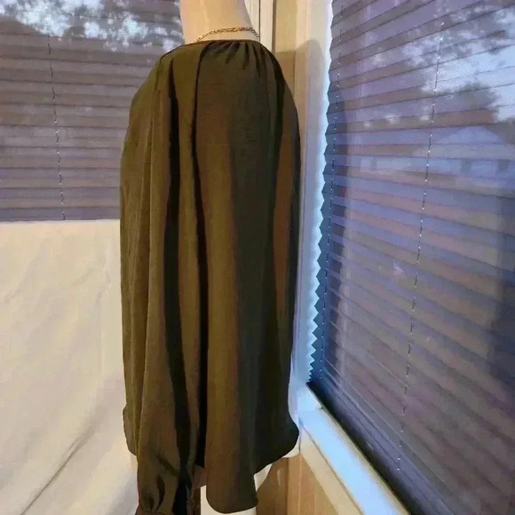 Nine west blouse, olive green Ladies Size Large Button Front Balloon Sleeve NWT - Picture 4 of 7